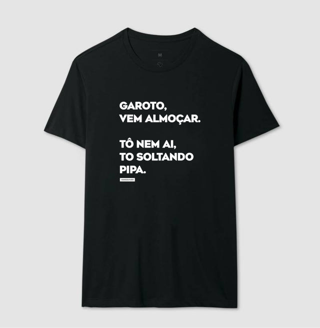 Camiseta Garoto vem almoçar. Tô nem ai, tô soltando pipa.